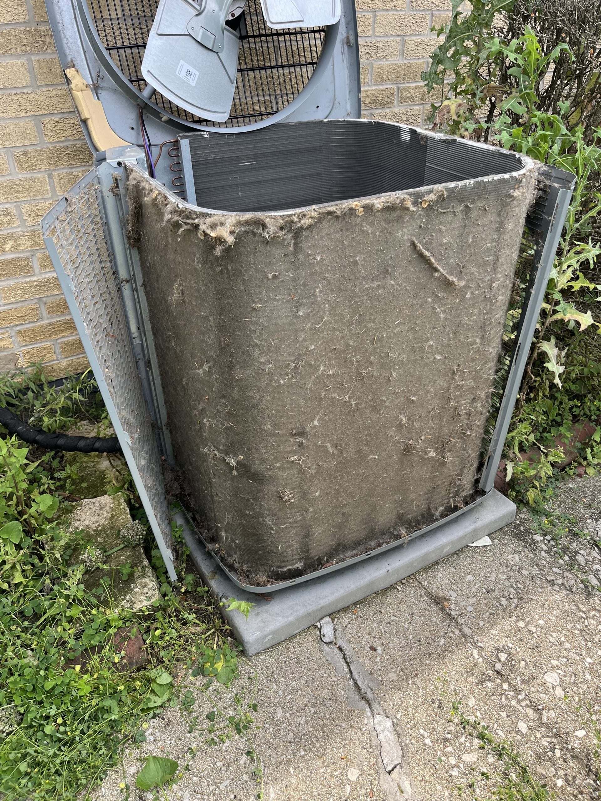 Residential air conditioning maintenance service in Des Plaines Illinois
